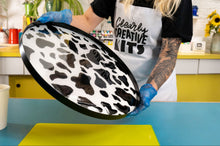 Load image into Gallery viewer, Resín Funky Table Kit - Cow print